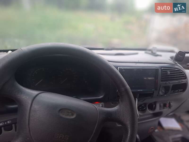 Вантажний фургон Ford Transit 2000 в Дніпрі
