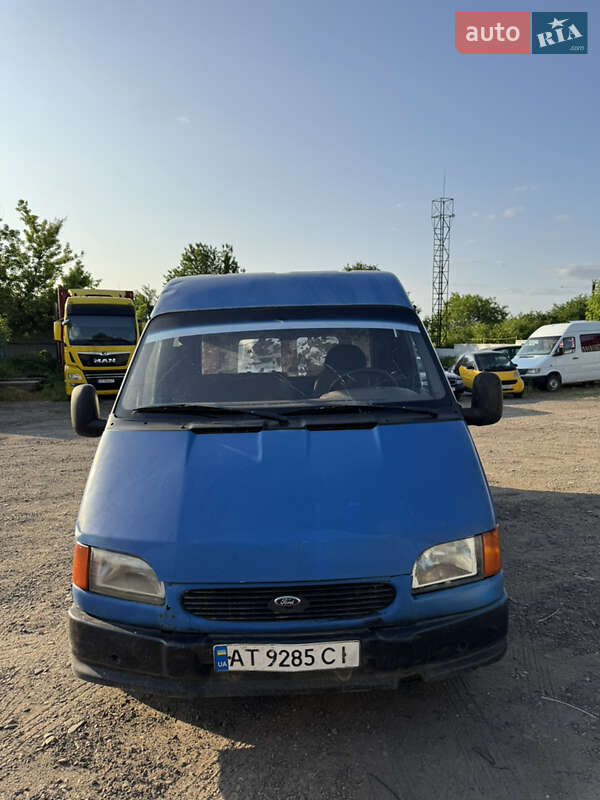 Грузовой фургон Ford Transit 1993 в 
