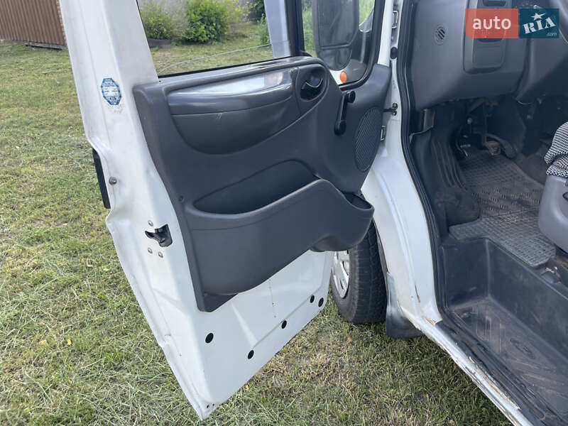 Грузовой фургон Ford Transit 2004 в Бобровице