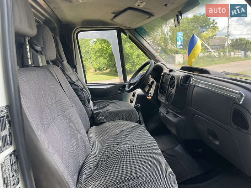 Грузовой фургон Ford Transit 2004 в Бобровице