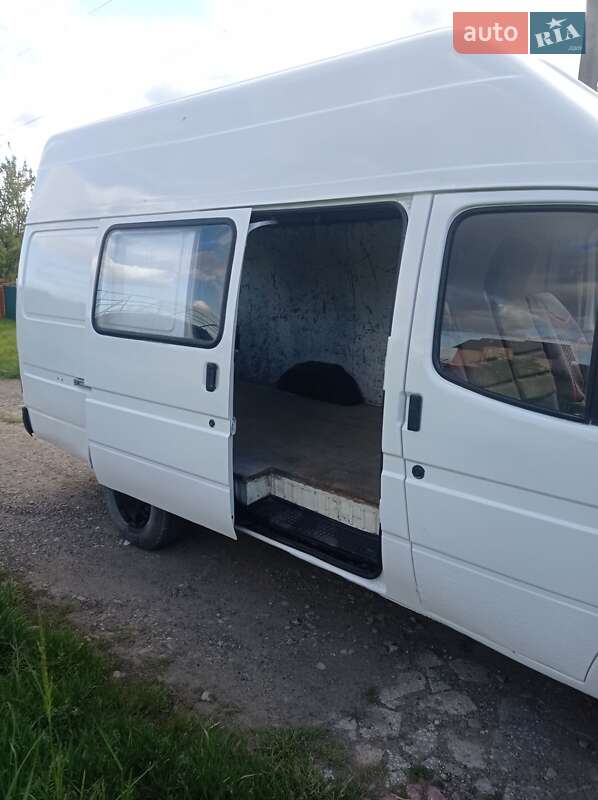 Грузовой фургон Ford Transit 1981 в Бурштыне