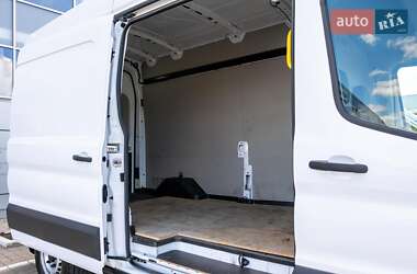 Грузовой фургон Ford Transit 2023 в 