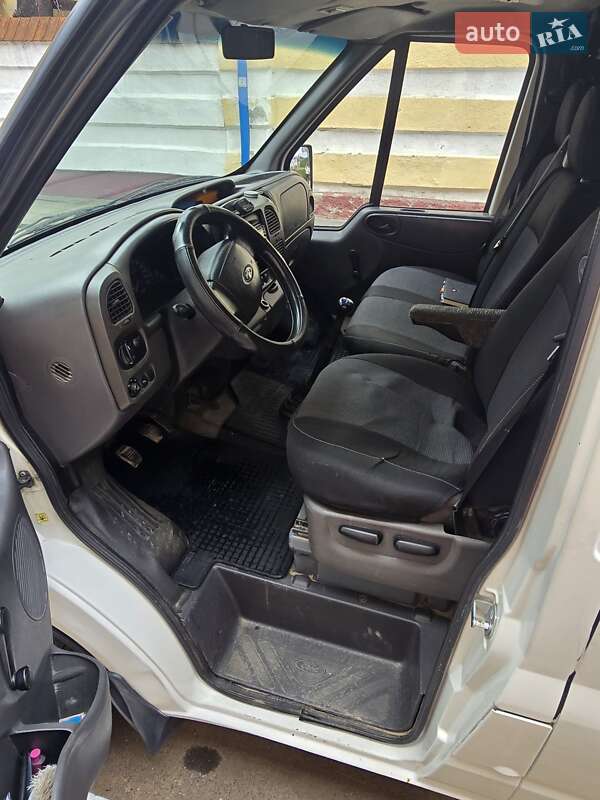 Грузовой фургон Ford Transit 2002 в Черновцах