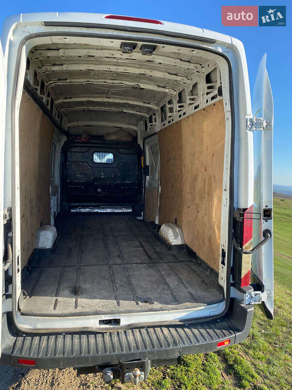 Грузовой фургон Ford Transit 2014 в Новоселице