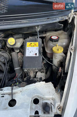 Грузовой фургон Ford Transit 2004 в 