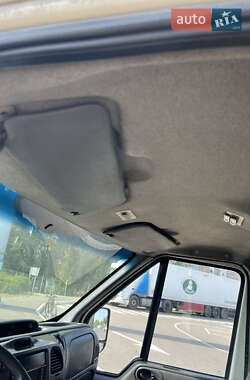 Грузовой фургон Ford Transit 2004 в 