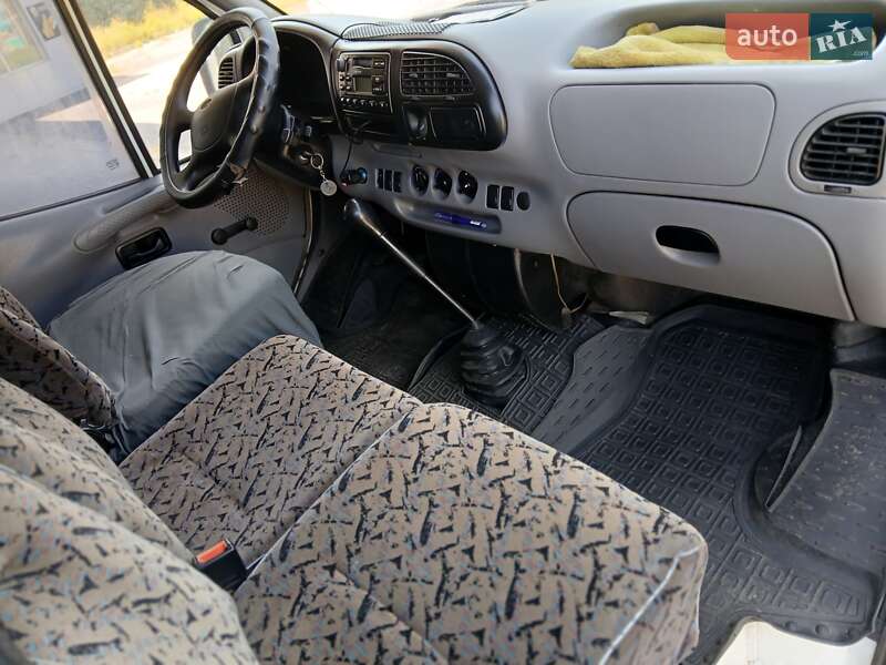 Микроавтобус Ford Transit 2000 в Гадяче