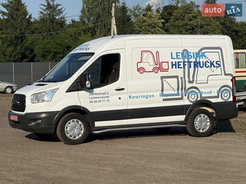 Вантажний фургон Ford Transit 2017 в Радивиліві