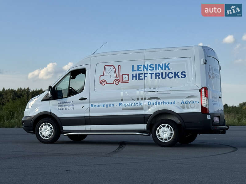 Вантажний фургон Ford Transit 2017 в Радивиліві