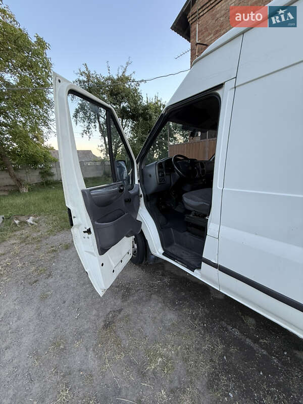 Вантажний фургон Ford Transit 2005 в Іванові