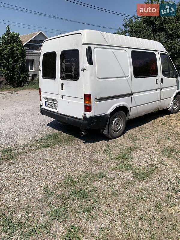 Грузовой фургон Ford Transit 2000 в 