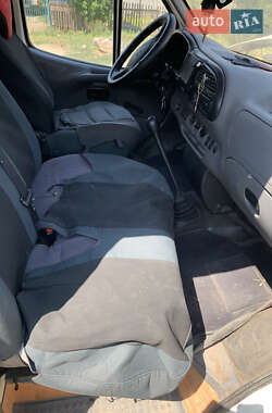 Грузовой фургон Ford Transit 2000 в 