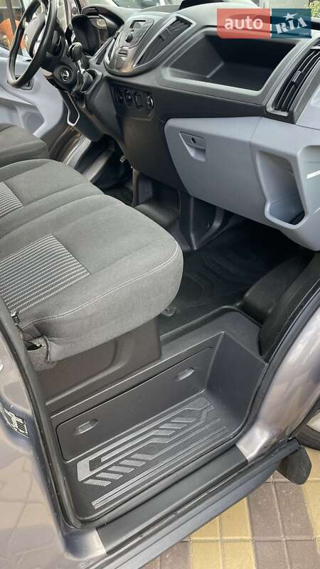 Грузовой фургон Ford Transit 2015 в Маневичах