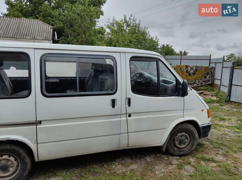 Микроавтобус Ford Transit 2000 в Житомире