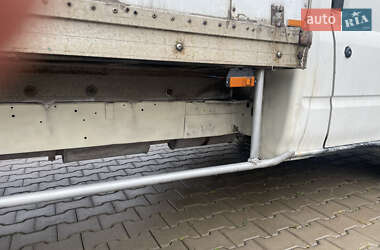 Грузовой фургон Ford Transit 2001 в 