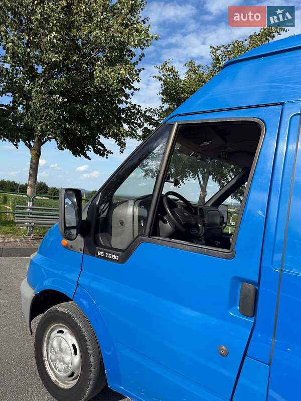 Грузовой фургон Ford Transit 2005 в Почаеве