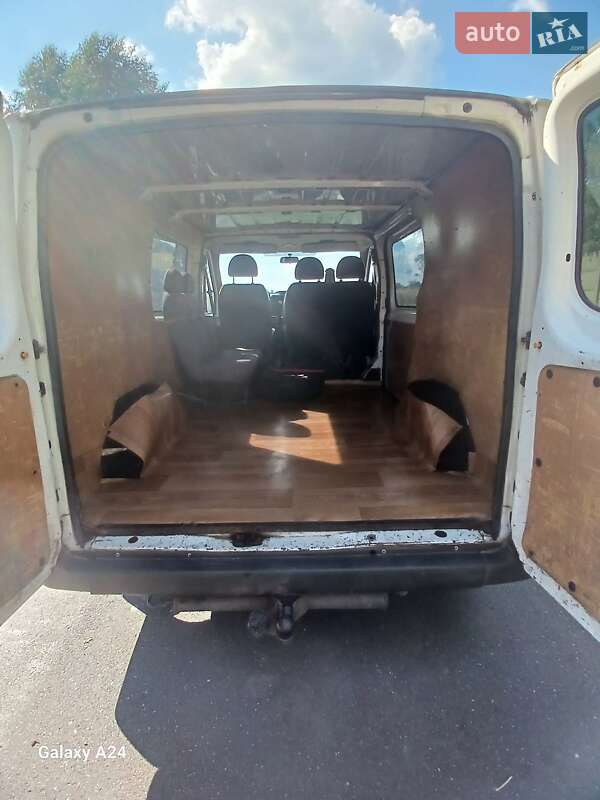 Грузовой фургон Ford Transit 2003 в Макарове