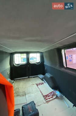 Грузовой фургон Ford Transit 2002 в 