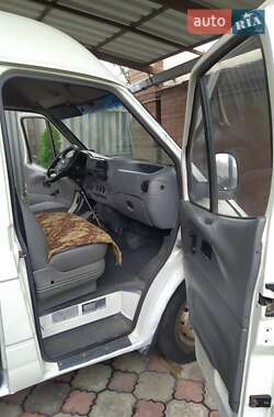 Грузовой фургон Ford Transit 1999 в 
