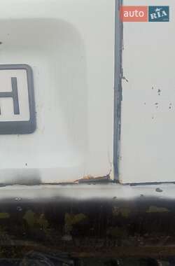 Грузовой фургон Ford Transit 2000 в 