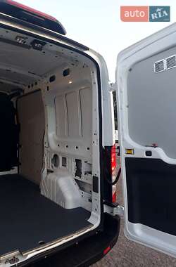 Грузовой фургон Ford Transit 2020 в 