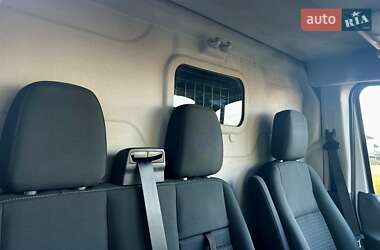 Грузовой фургон Ford Transit 2020 в 