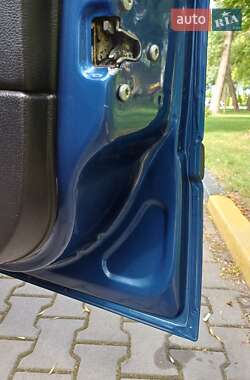 Грузопассажирский фургон Ford Transit 2005 в 