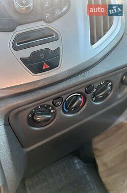 Вантажний фургон Ford Transit 2016 в 