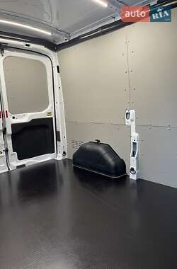 Грузовой фургон Ford Transit 2019 в 