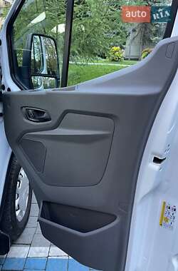 Грузовой фургон Ford Transit 2019 в 