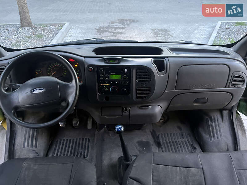 Грузовой фургон Ford Transit 2003 в Львове