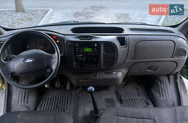 Грузовой фургон Ford Transit 2003 в 
