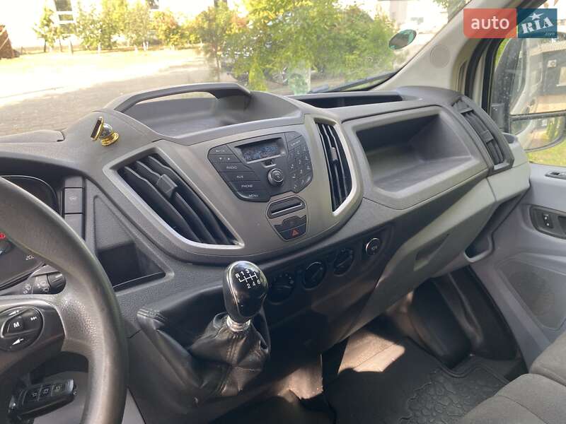 Вантажний фургон Ford Transit 2015 в Луцьку