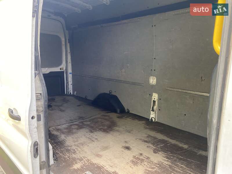 Вантажний фургон Ford Transit 2015 в Луцьку
