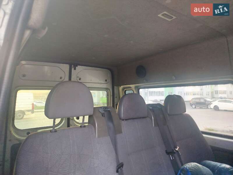 Вантажопасажирський фургон Ford Transit 2005 в Львові