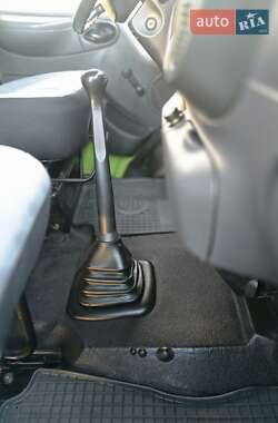 Вантажопасажирський фургон Ford Transit 2005 в 