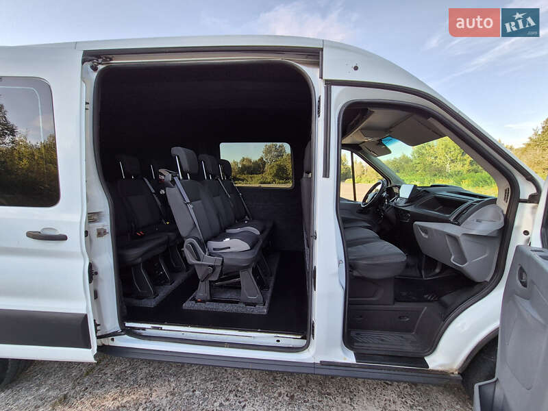 Вантажопасажирський фургон Ford Transit 2017 в Львові