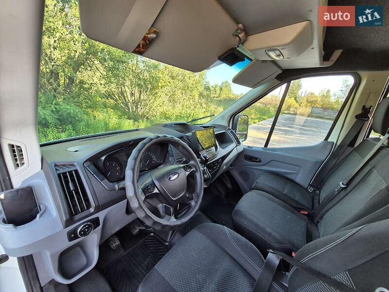 Вантажопасажирський фургон Ford Transit 2017 в Львові