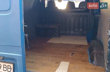 Грузовой фургон Ford Transit 2000 в 