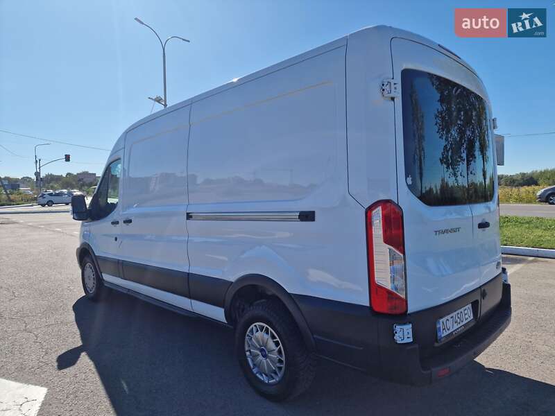 Грузовой фургон Ford Transit 2017 в Луцке