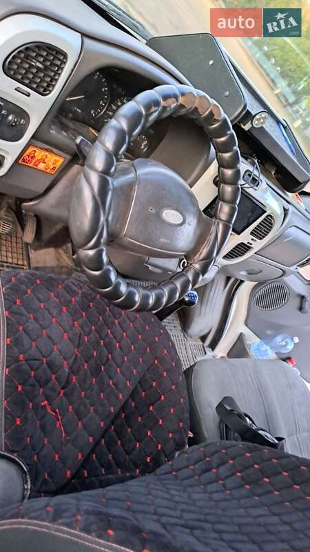 Грузовой фургон Ford Transit 2002 в Бобринце