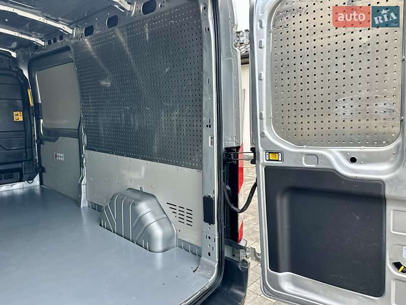 Вантажний фургон Ford Transit 2019 в Дубні