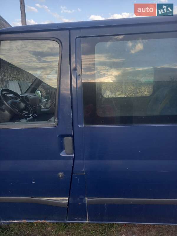 Грузопассажирский фургон Ford Transit 2003 в Сосновом