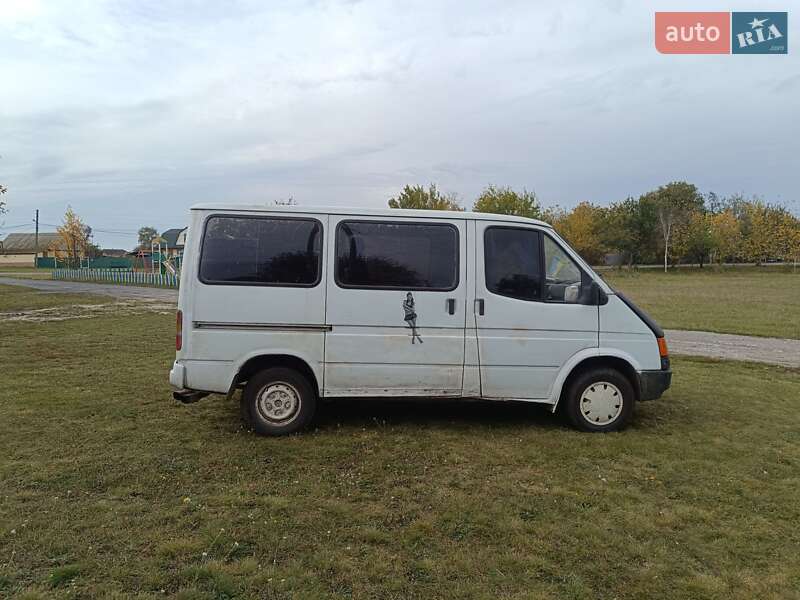 Вантажопасажирський фургон Ford Transit 1986 в Ромнах