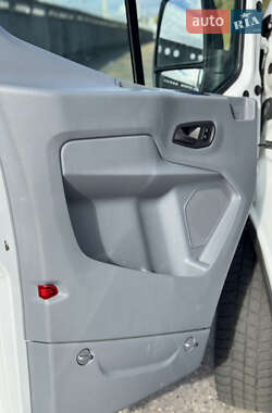 Вантажний фургон Ford Transit 2018 в 