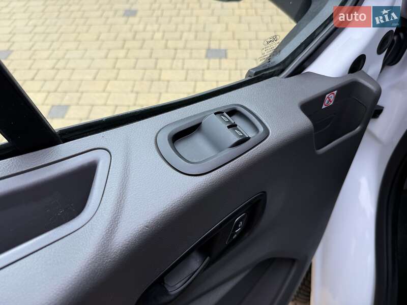 Вантажний фургон Ford Transit 2021 в Радивиліві