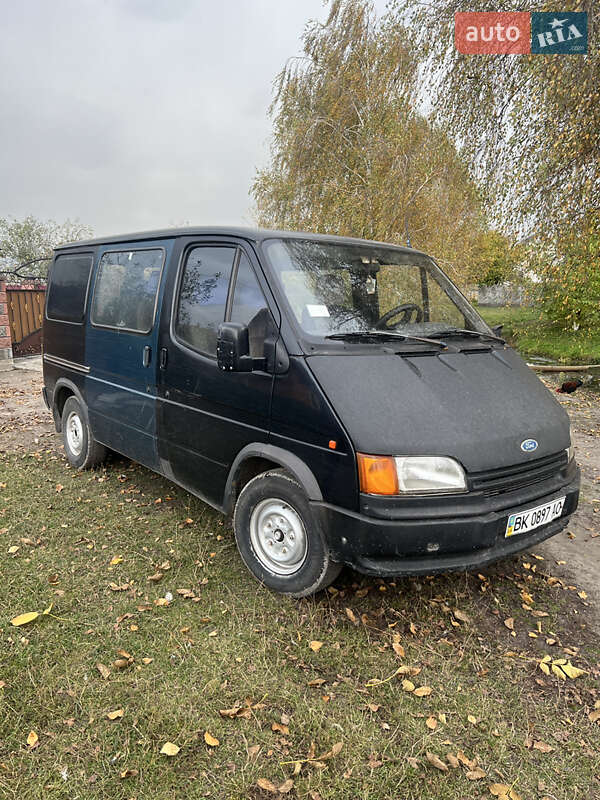 Мікроавтобус Ford Transit 1992 в  фото Мікроавтобус Ford Transit 1992 в