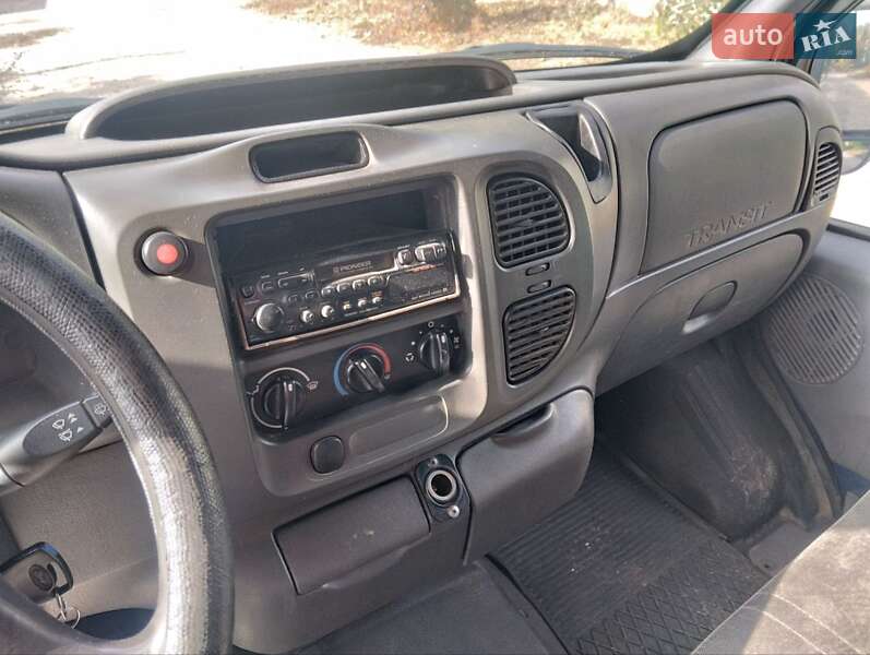 Грузовой фургон Ford Transit 2005 в Никополе
