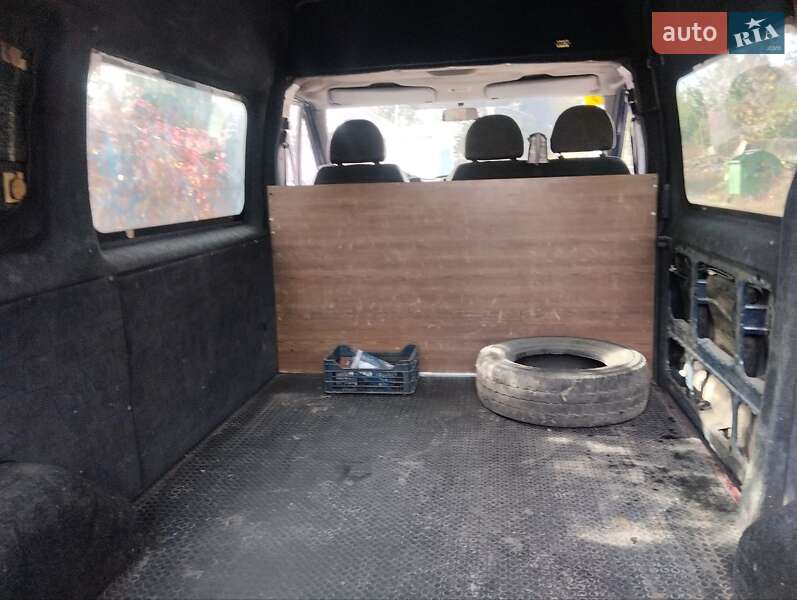 Грузовой фургон Ford Transit 2005 в Никополе