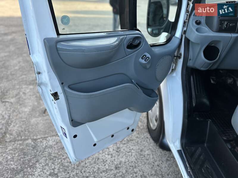 Вантажний фургон Ford Transit 2006 в Калуші